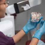 Dentista em Joinville para alinhamento dos dentes: quando avaliar ortodontia ou Invisalign