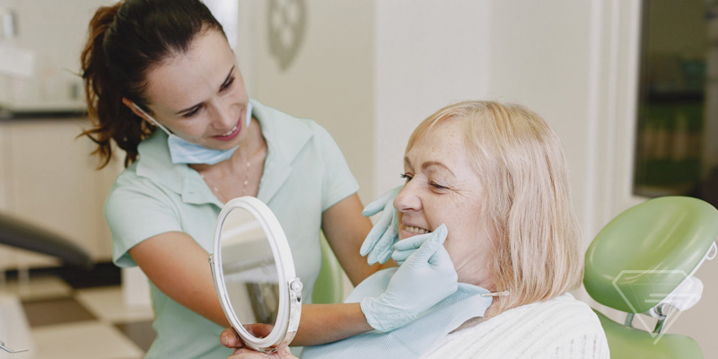 Dentista em Joinville para reabilitação oral quando recuperar função e estética